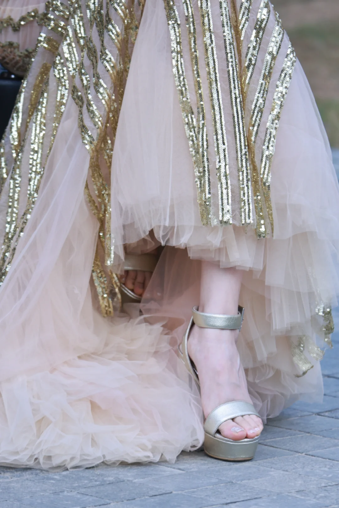 被张予曦惊艳了！礼服也藏不住的火辣！💃