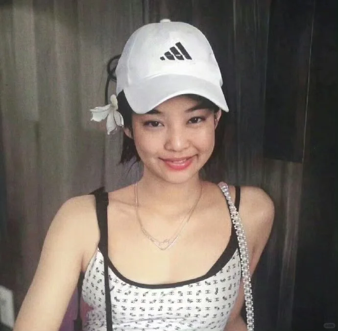 Jnenie 早期素颜头像