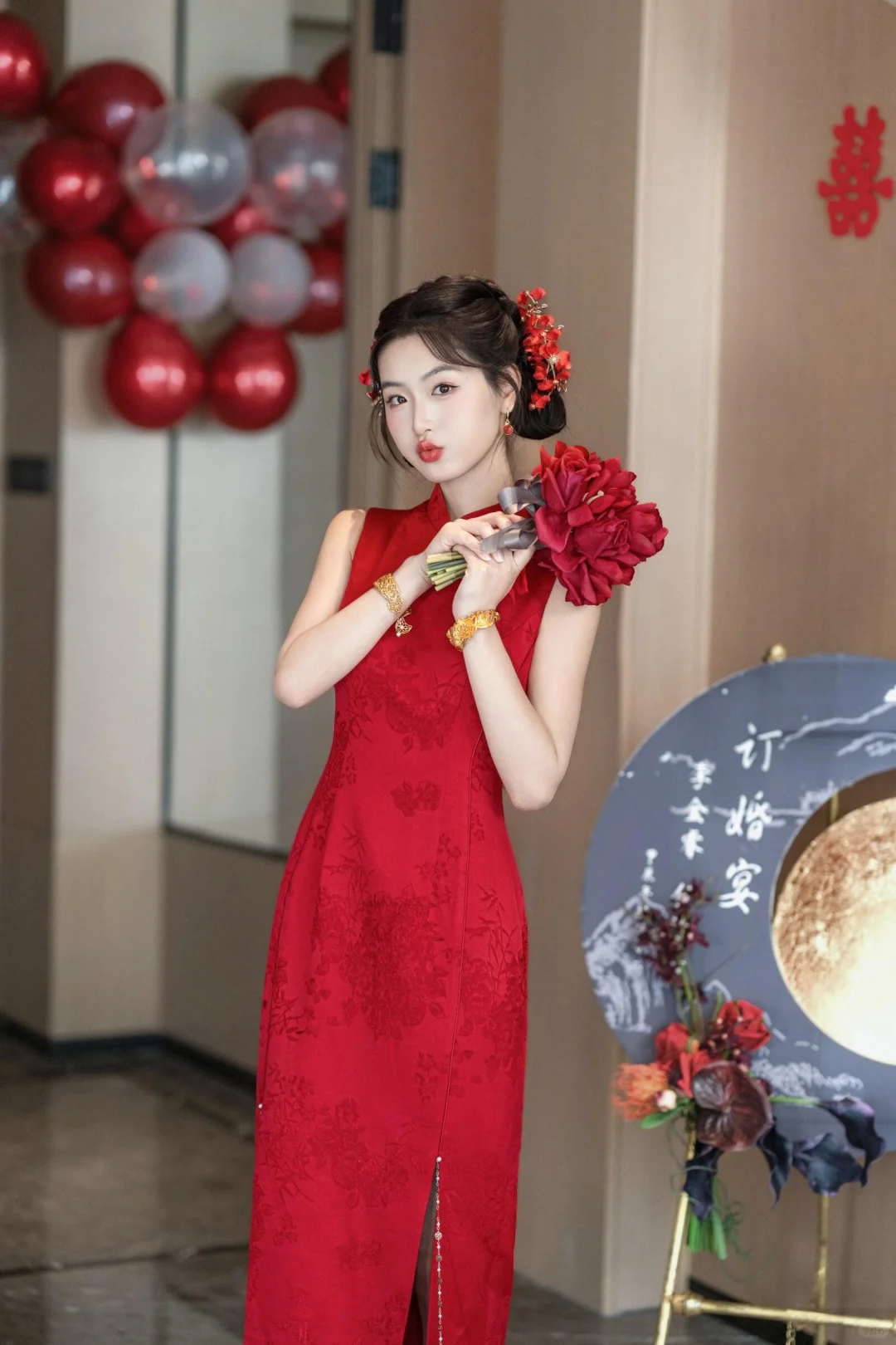出门不穿秀禾穿什么 红色旗袍太喜庆啦！