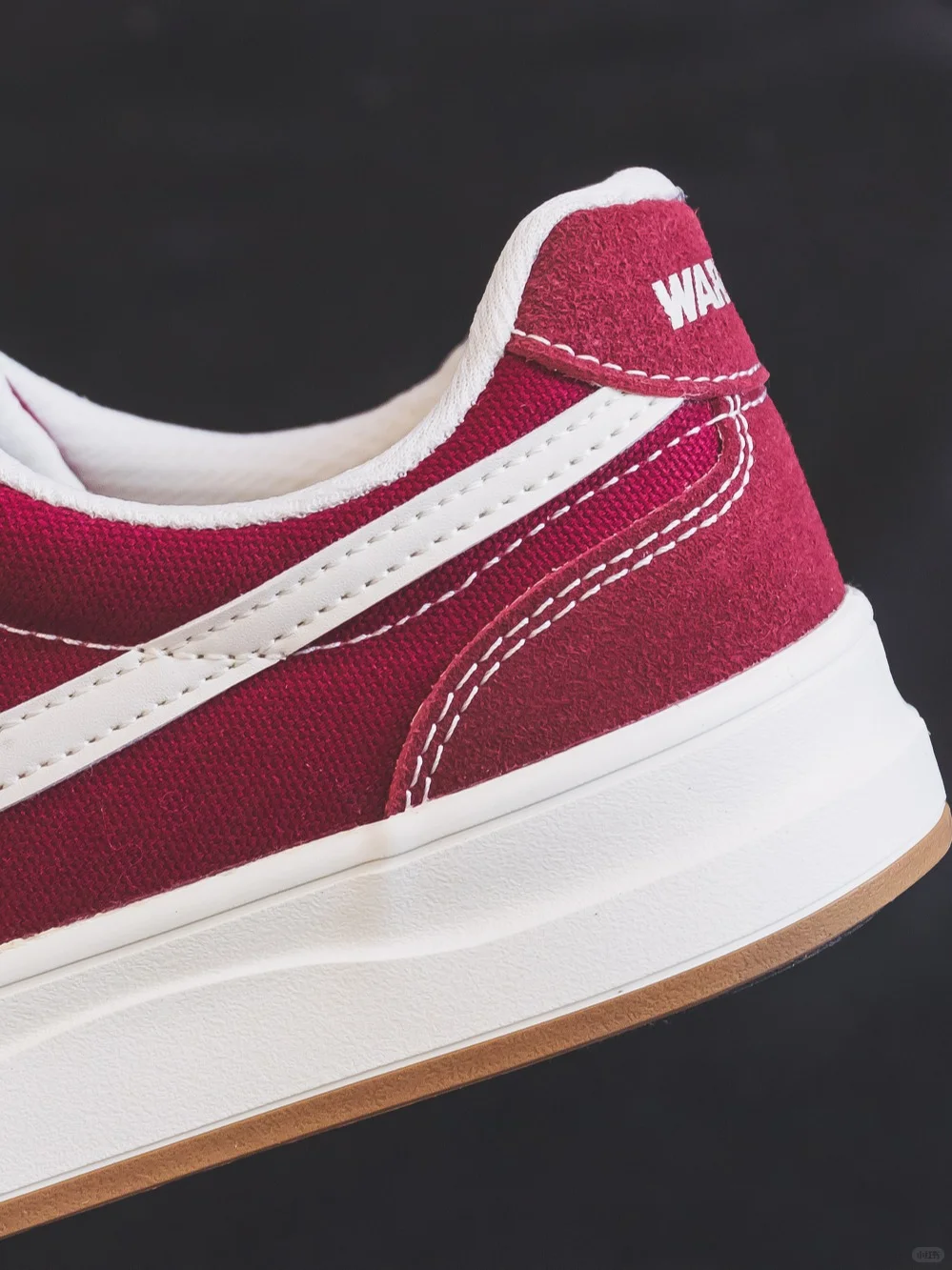 复古酒红板鞋，一键拿捏秋冬氛围感！