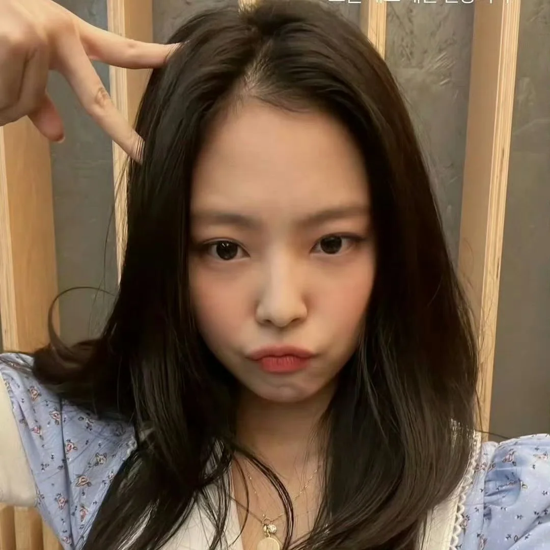 Jnenie 早期素颜头像