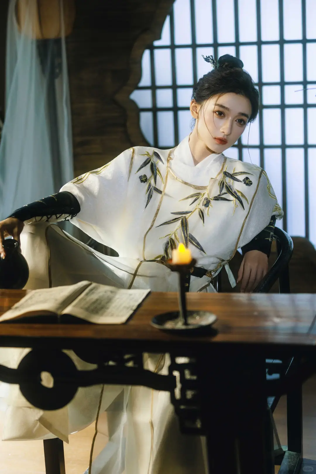 文可执笔书墨香，武能仗剑走江湖｜汉服写真