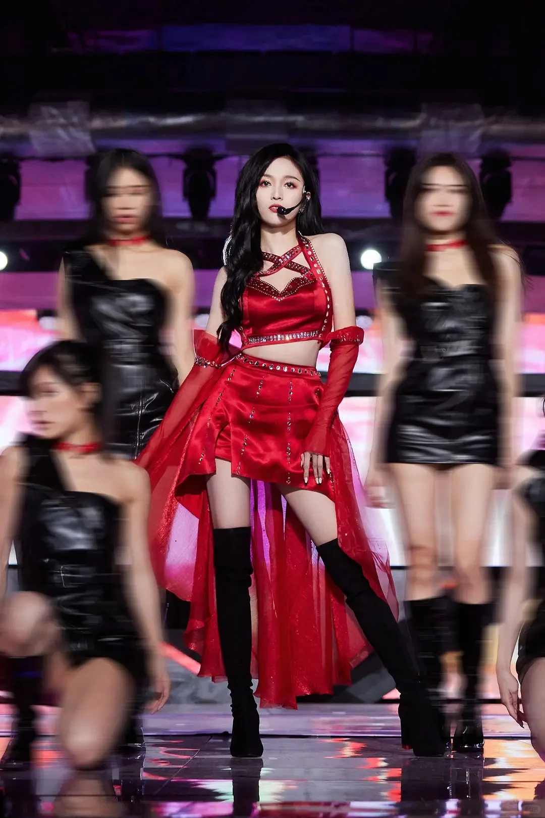 吴宣仪性感短裙写真