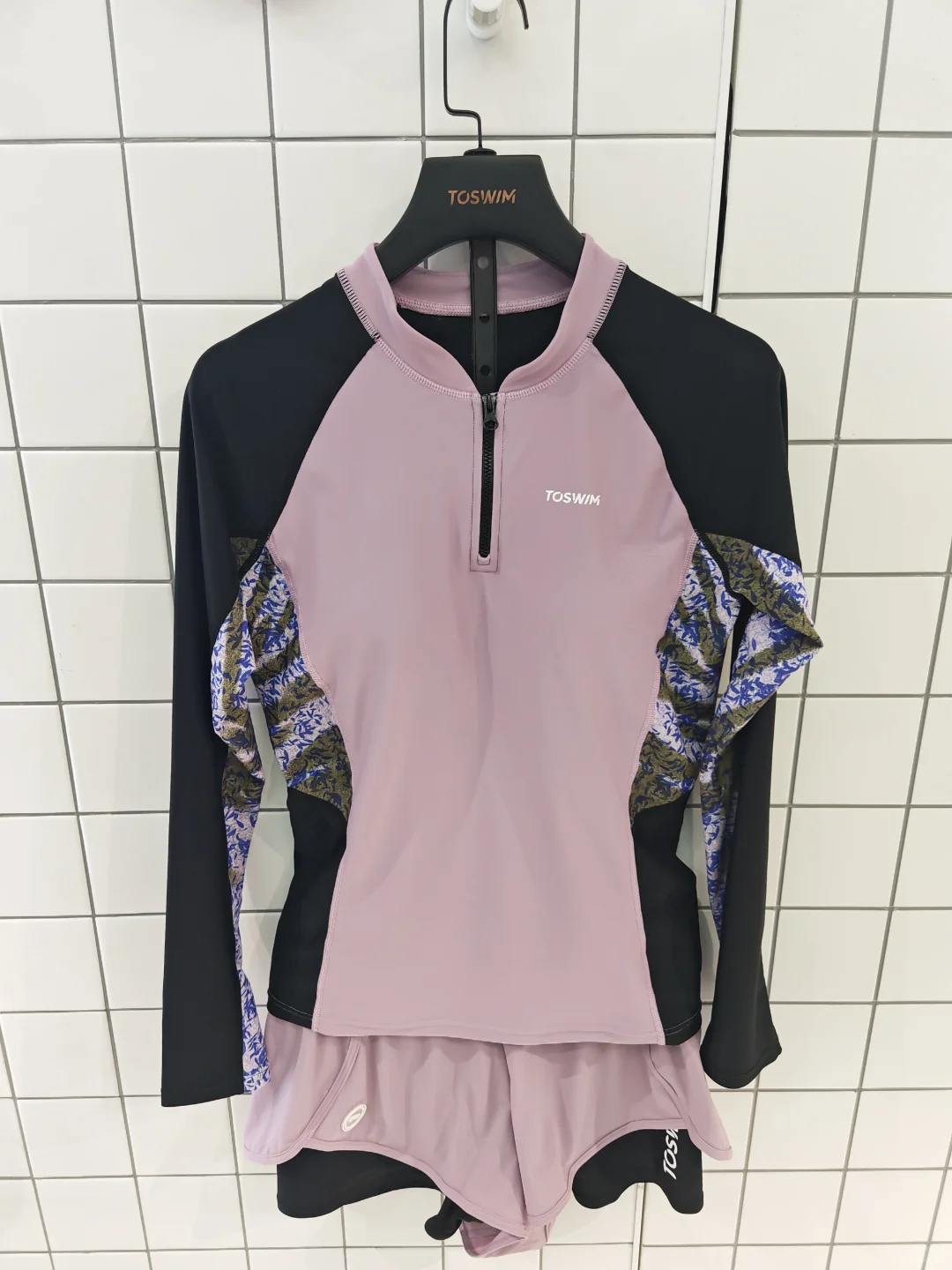 好看的泳衣当然要和好看的人分享啦🌷