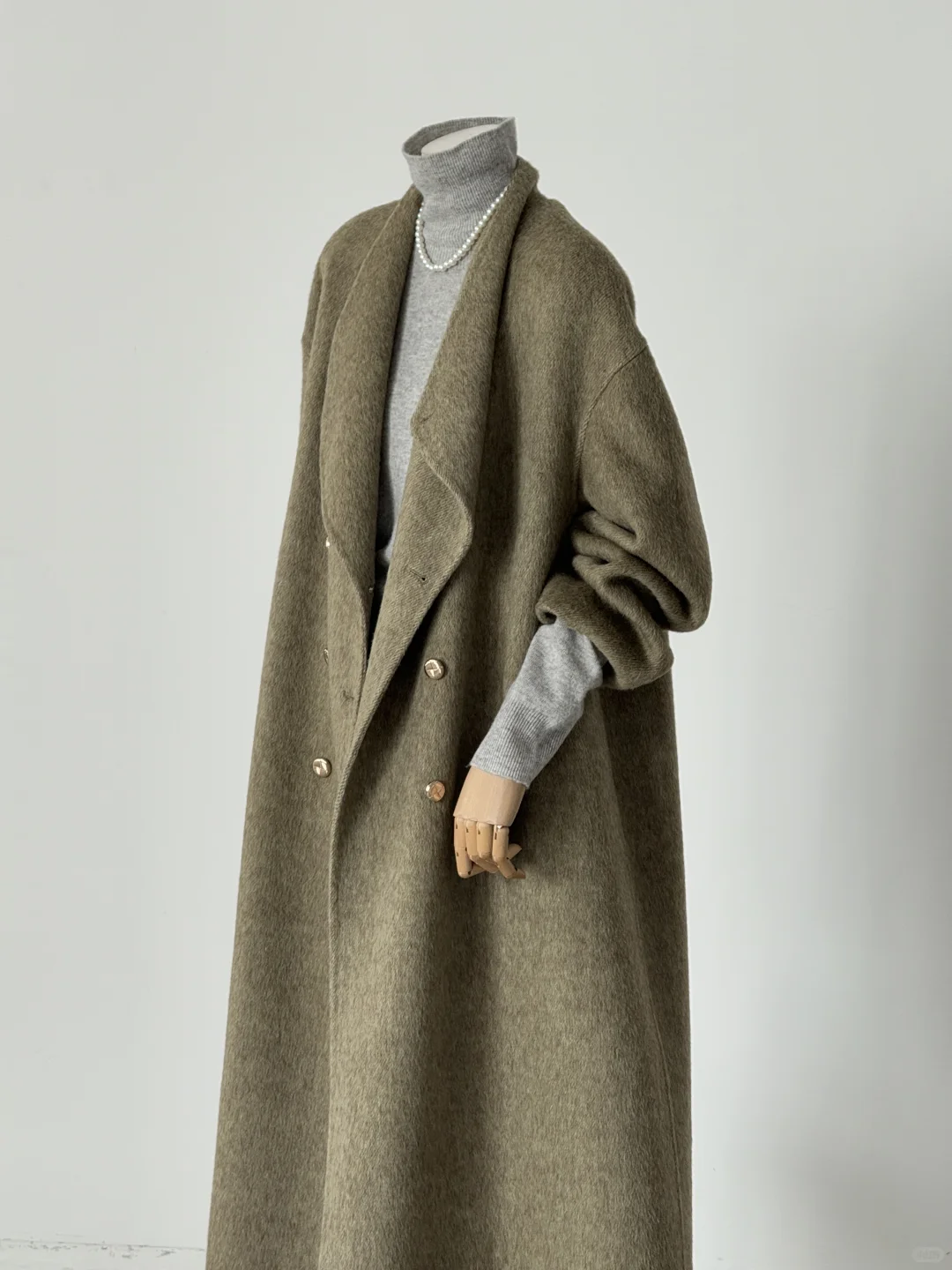 这件橄榄绿大衣的慵懒感~早八晚五很解压