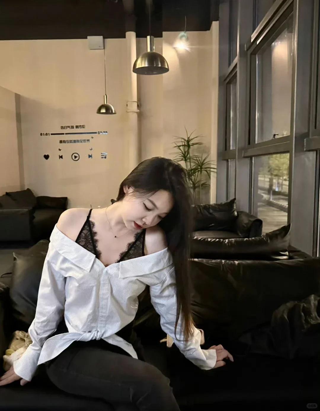 感觉好有人妻感，但是很漂亮