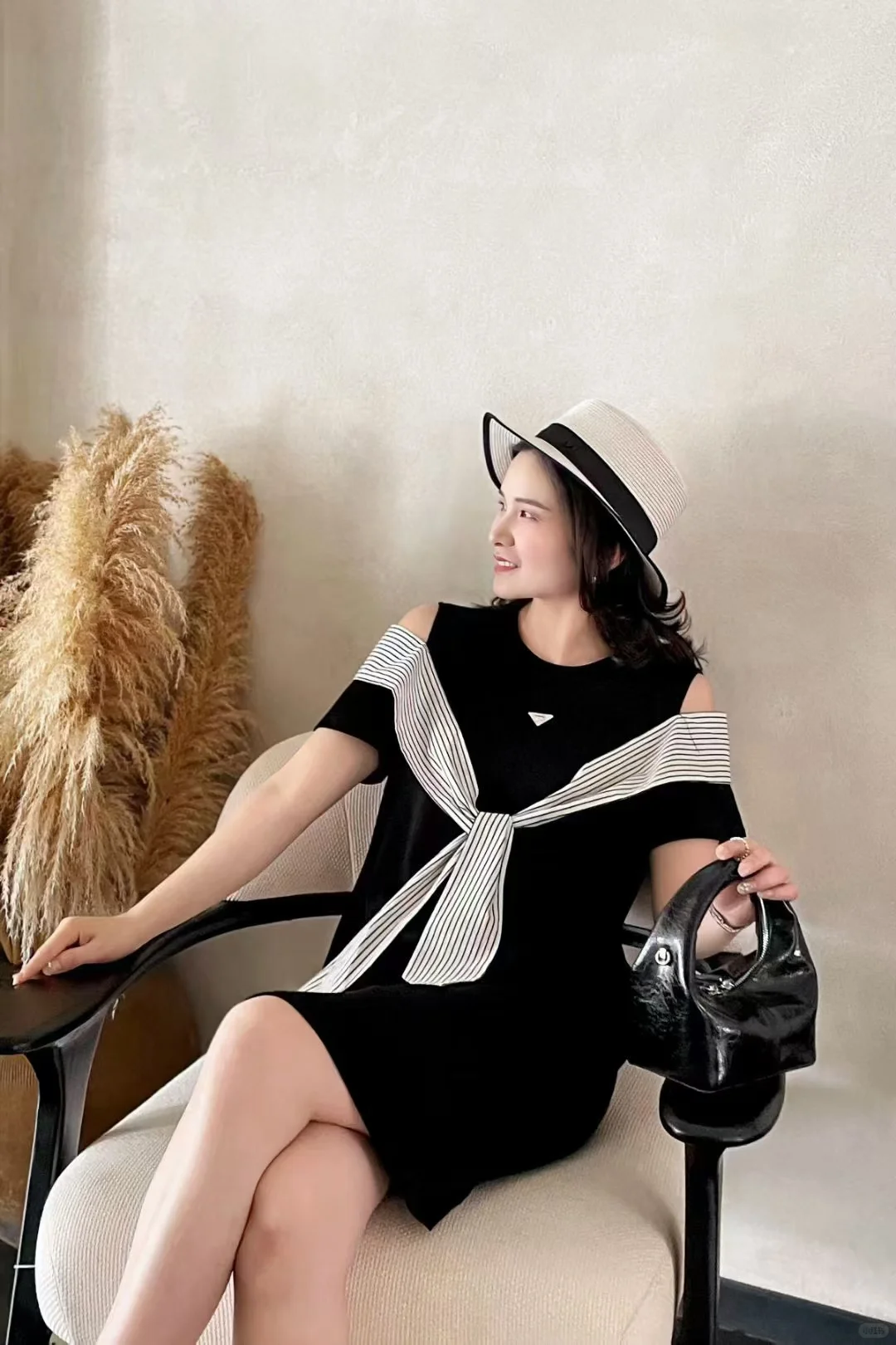 午后的闲暇时光，城市中的优雅漫步