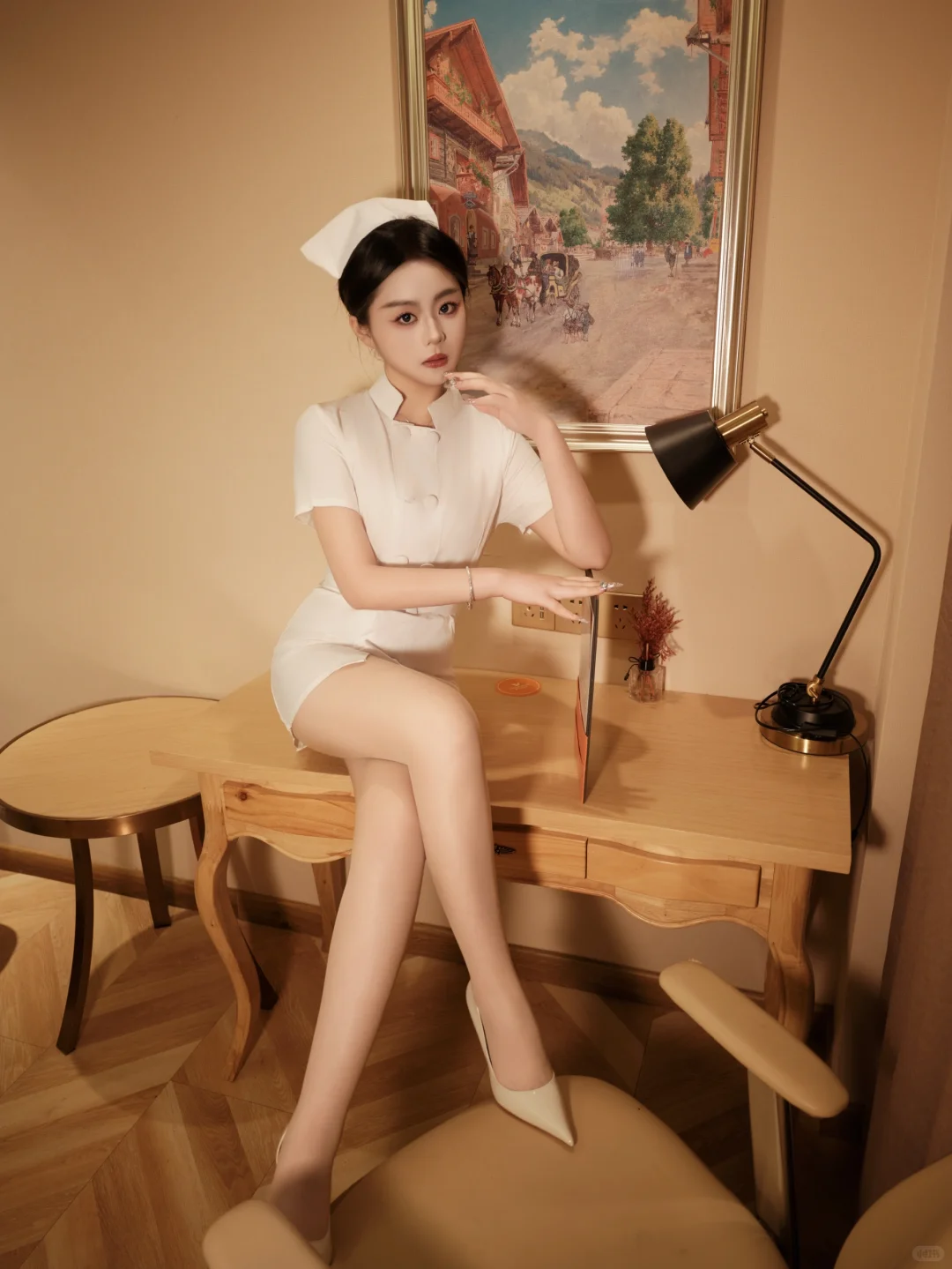 护士装酒店拍照姿势