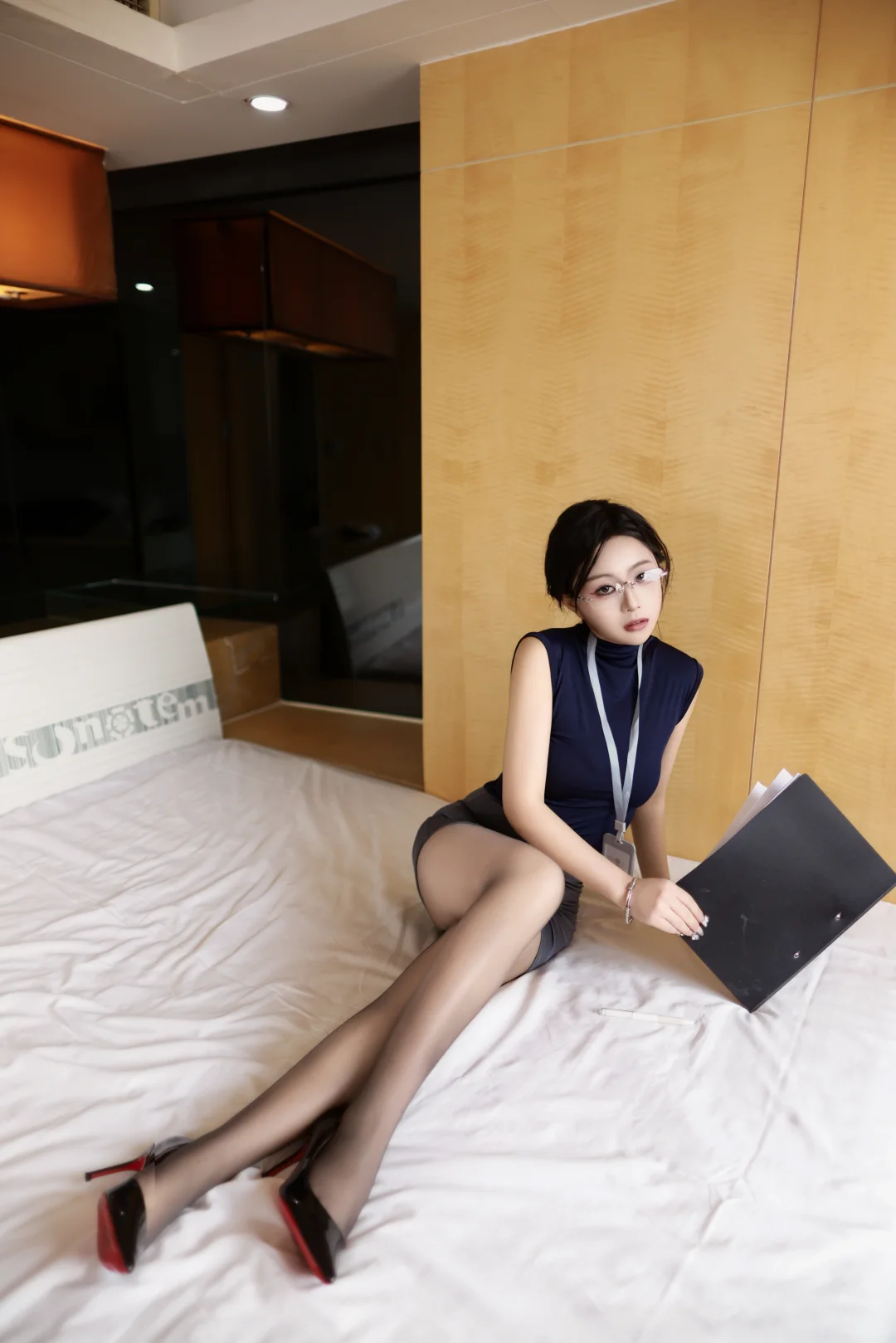 御姐床上拍照姿势