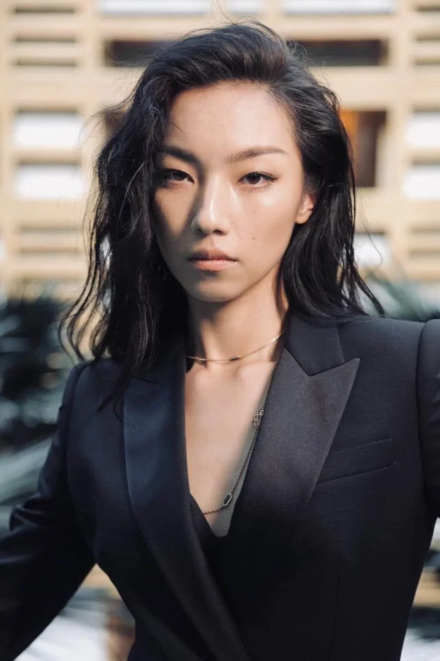 爱惨这酷飒的姐感 被那尔那茜狠狠吸引