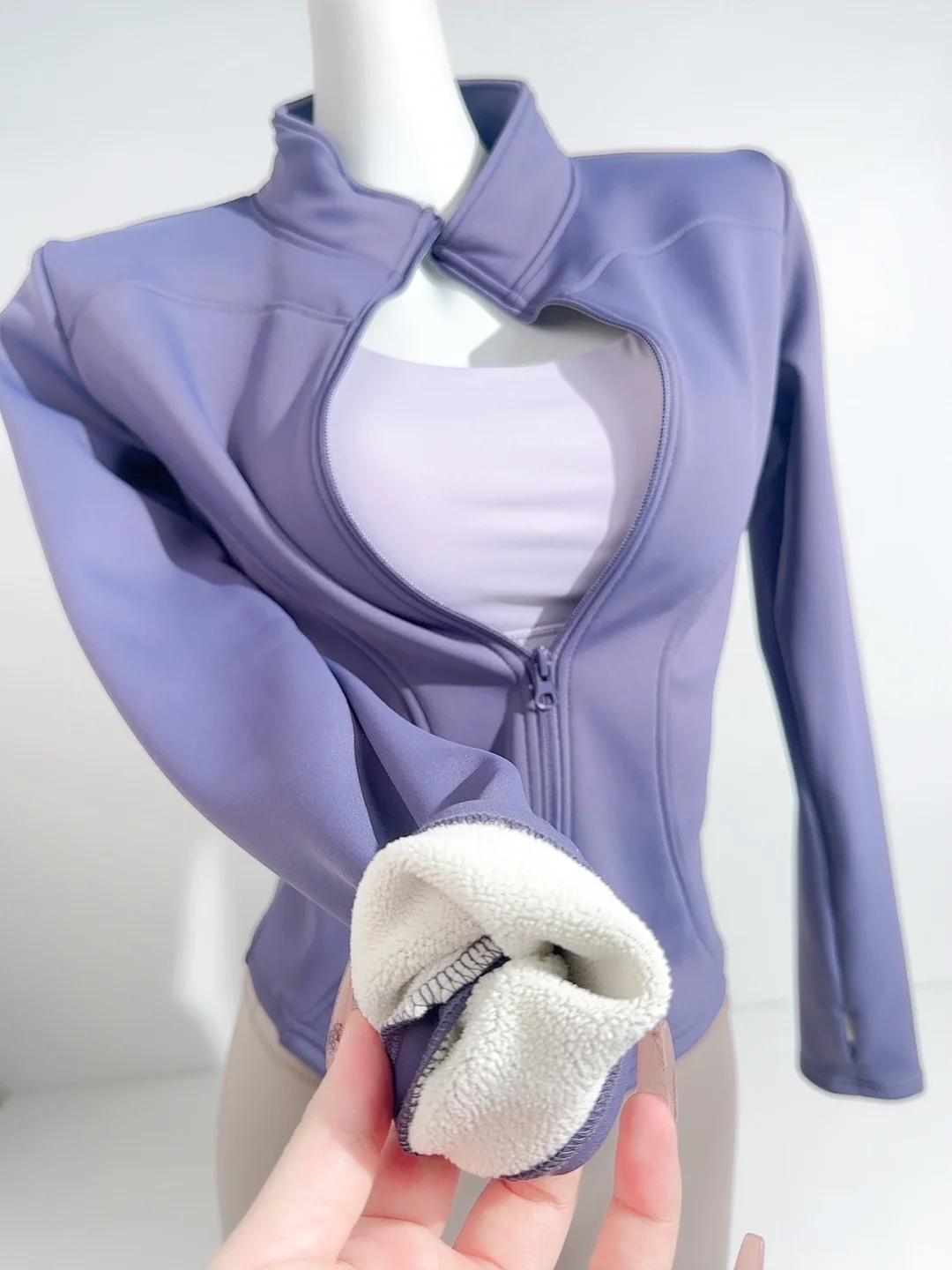 姐妹们！挖到一件很适合秋冬的吊带💰23