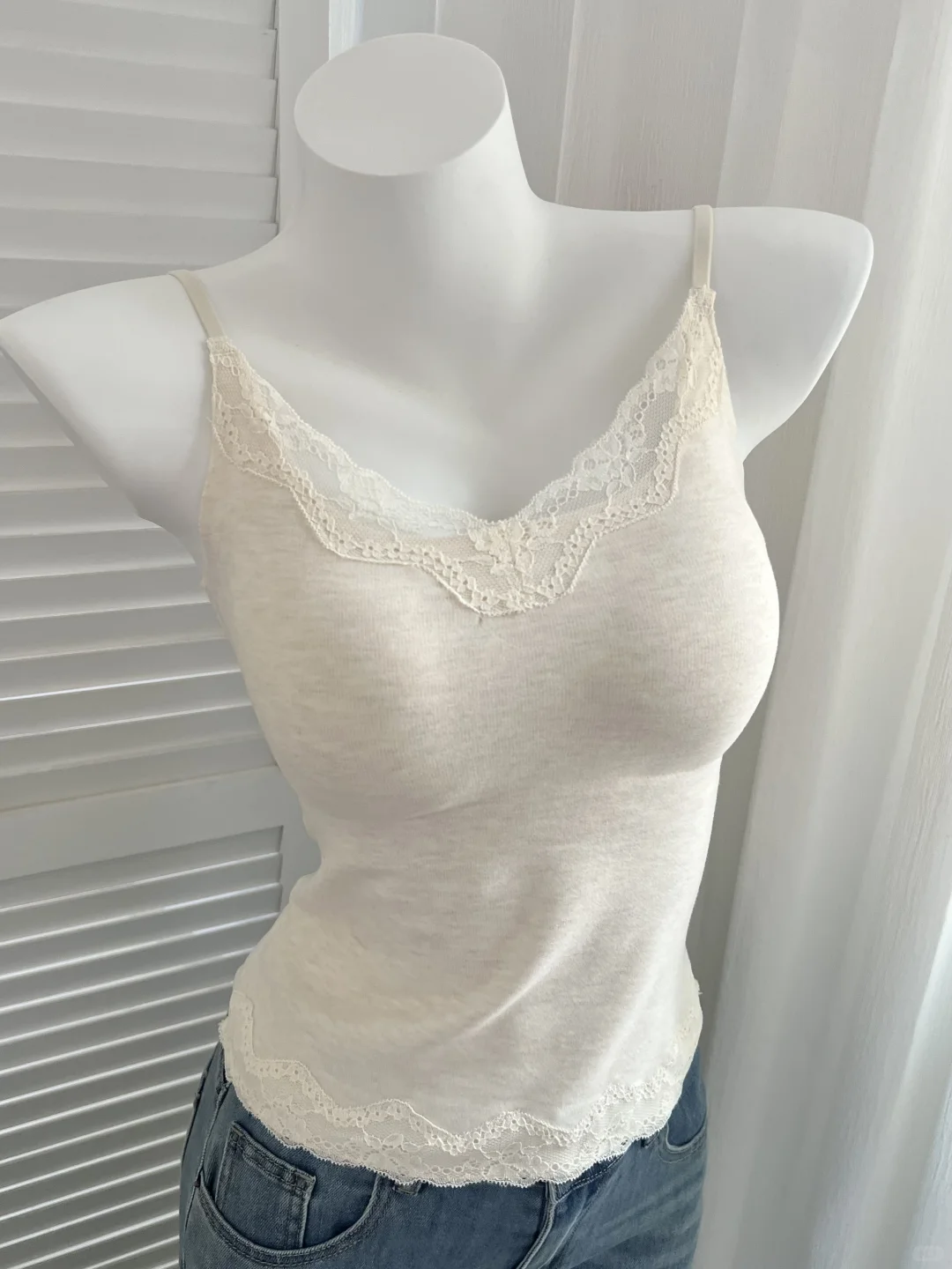 蕾丝拼接叠穿氛围感绝啦～