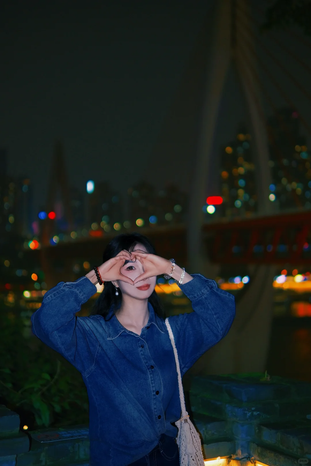 什么？女人为了出片，在重庆废腿一点不是事