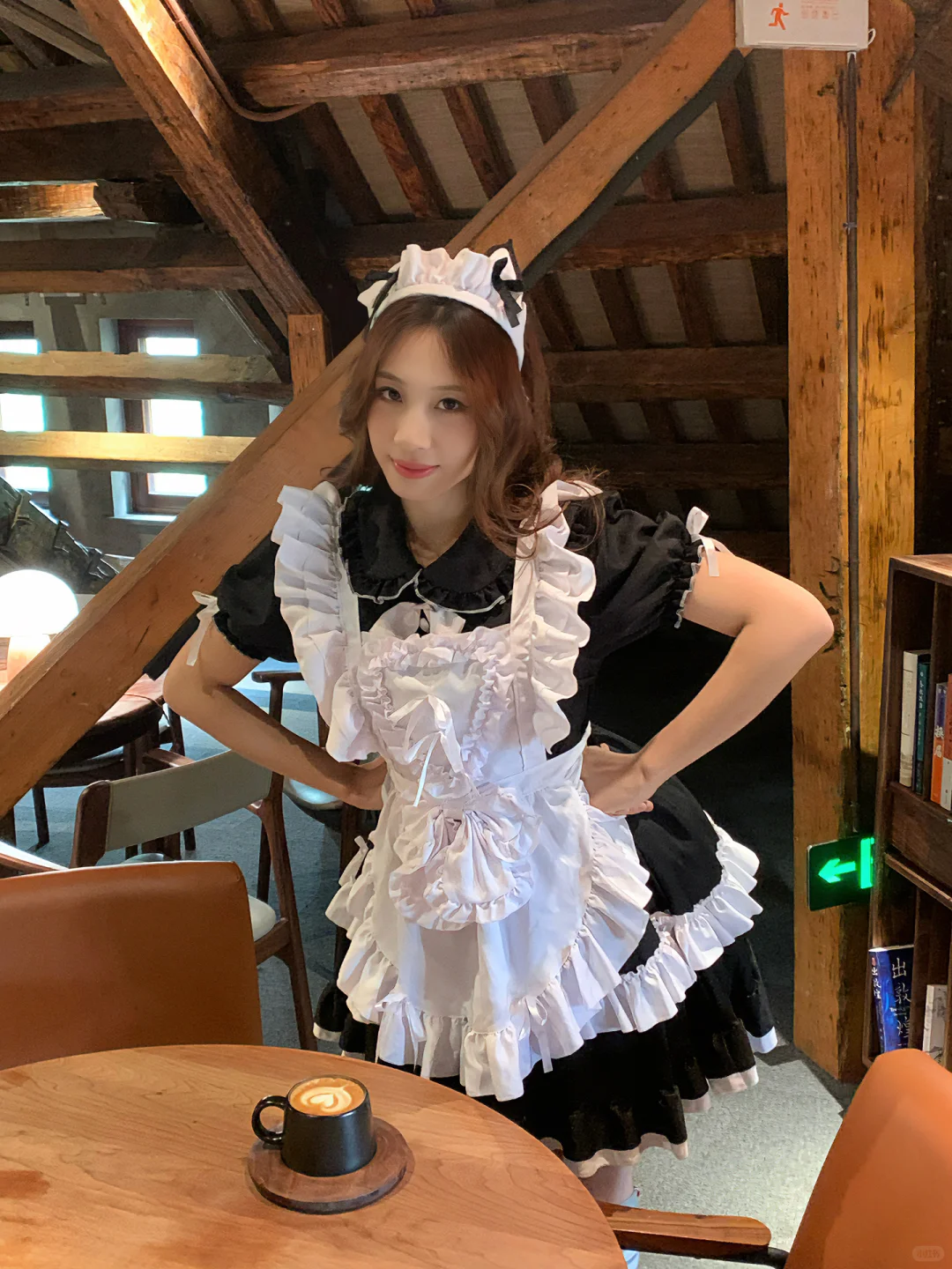 御姐风模特 女仆也能拍？