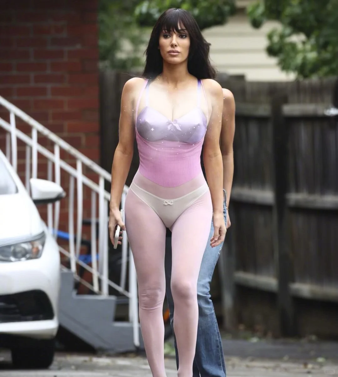 比安卡这一身穿搭真够新颖的