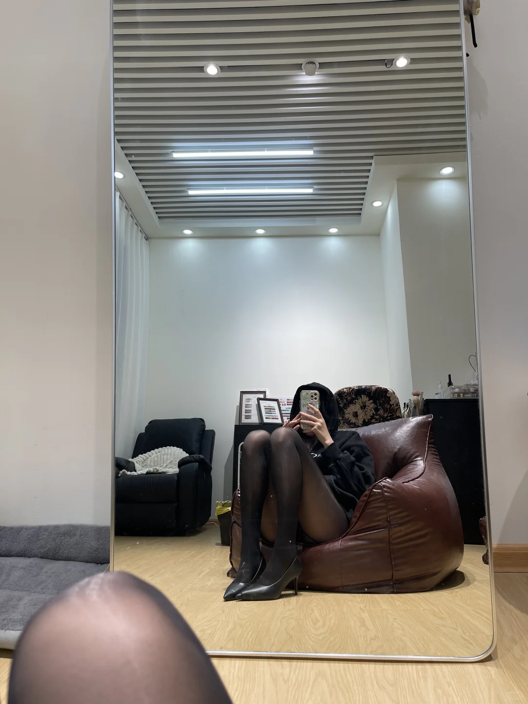 173/55、黑色丝袜、高跟鞋、好爱自己的身材