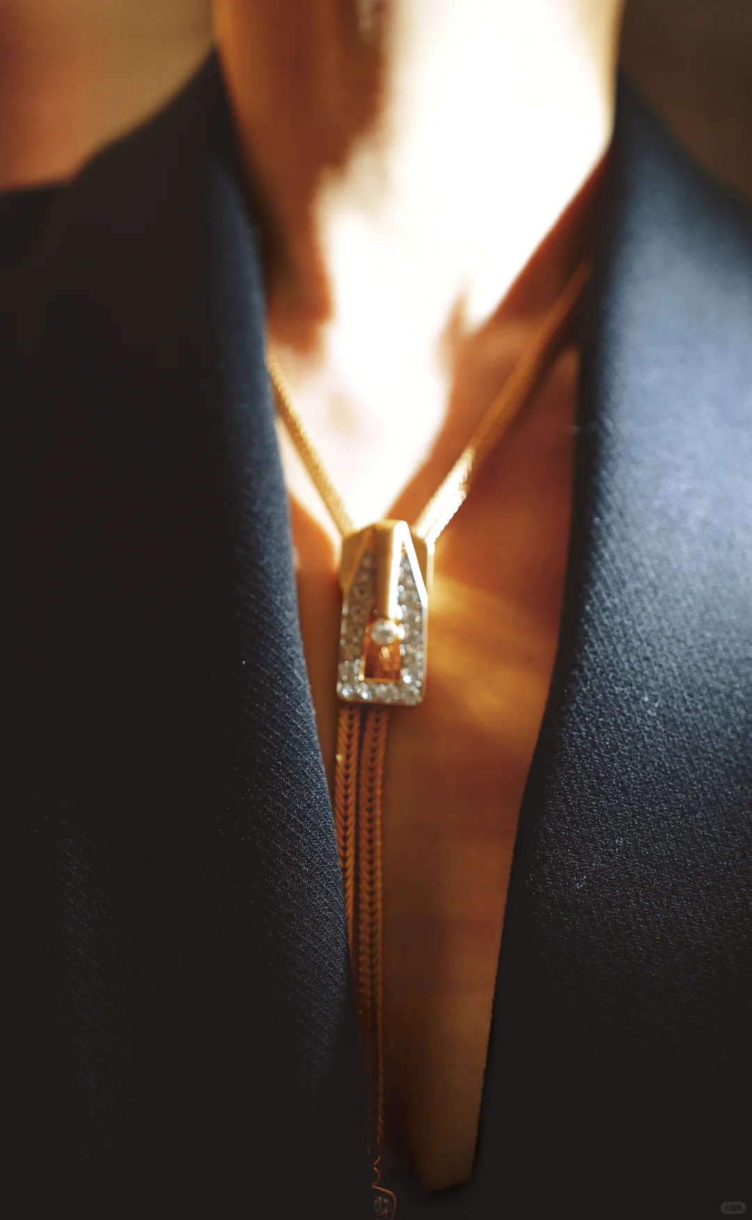 如何用手机打光拍出奢侈品效果