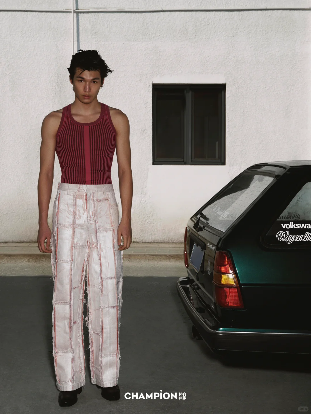 一组与车有关的时装模特片