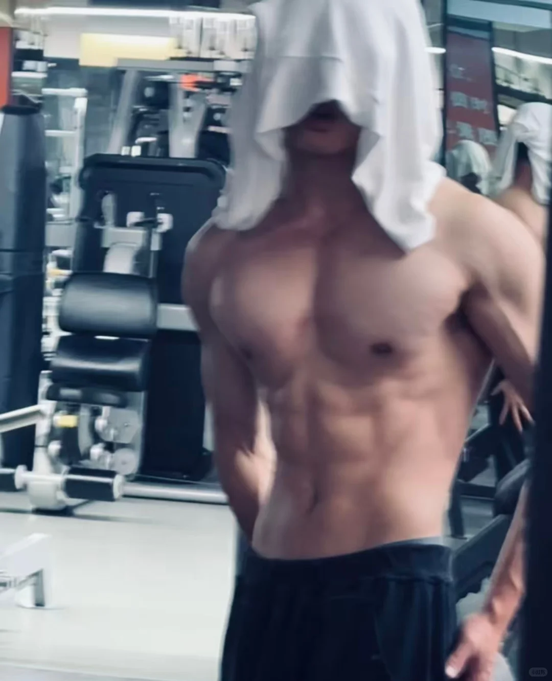 腹肌哥哥抱抱活动开始