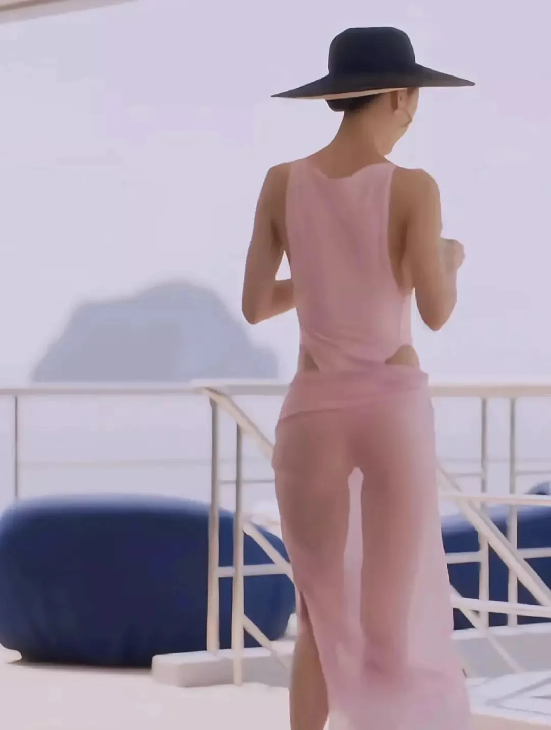 美剧《白莲花酒店》第三季的穿搭，全程松弛感