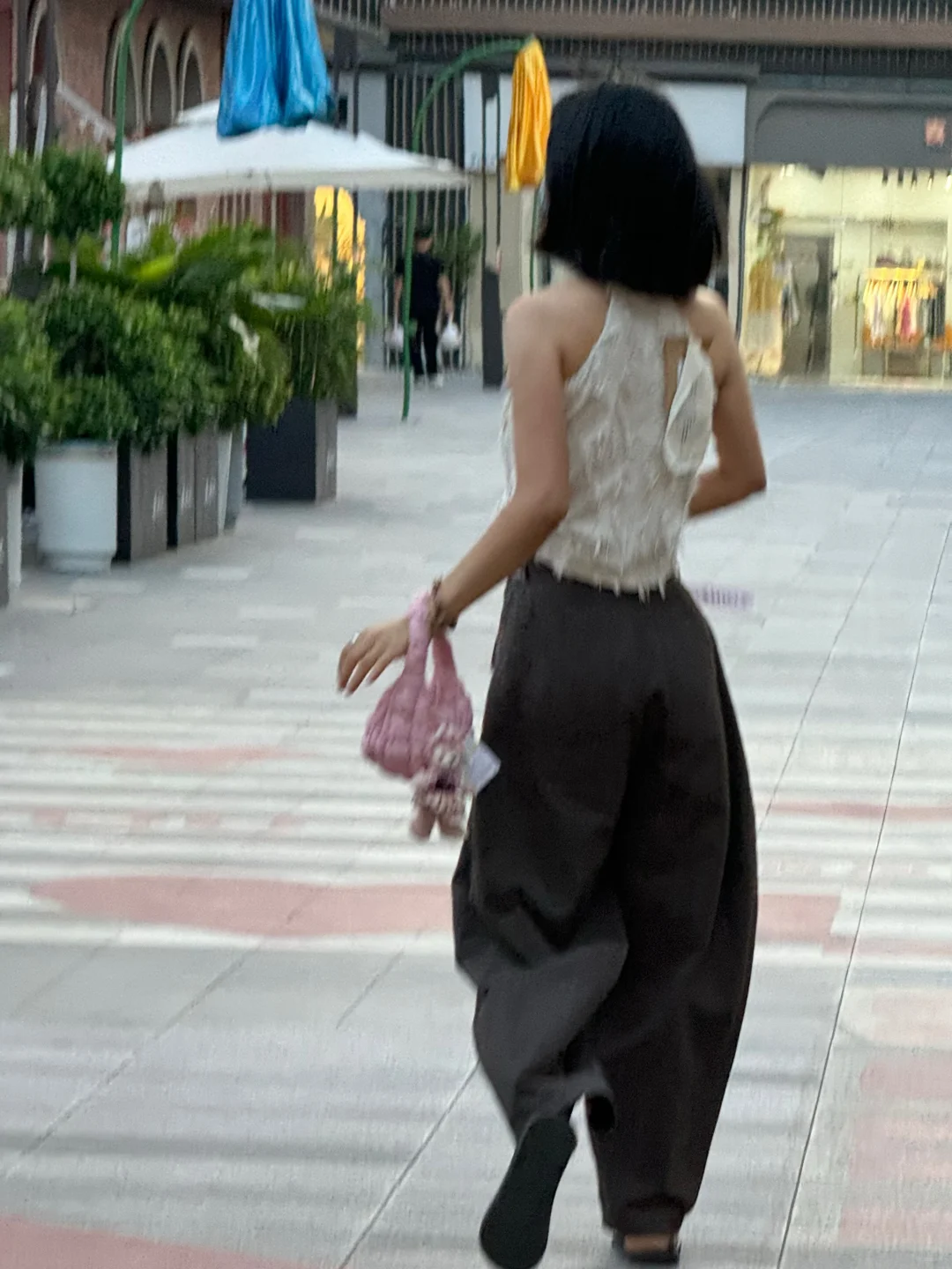 这个老板娘也太好看了吧！