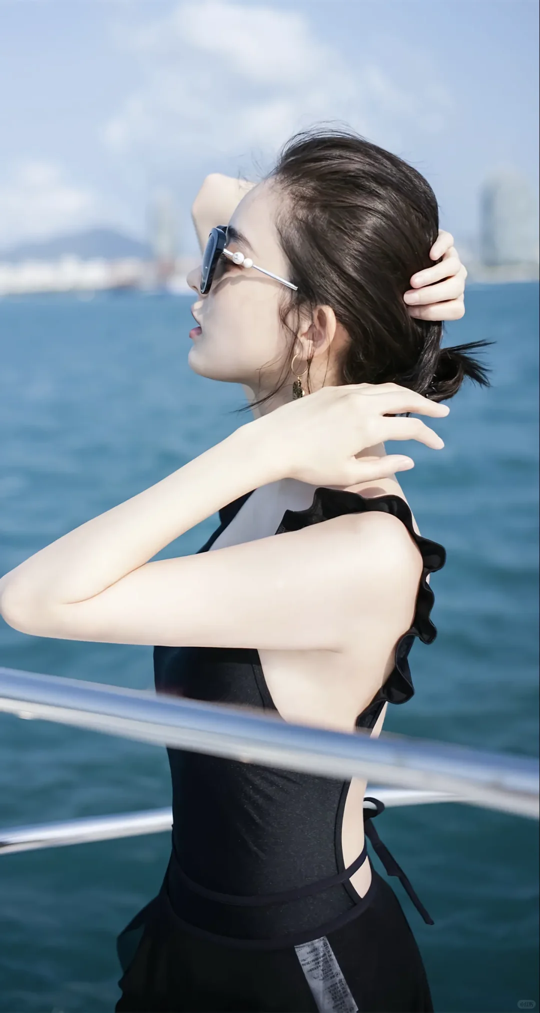 古力娜扎 | 游艇写真鲨疯了！这身材比例绝