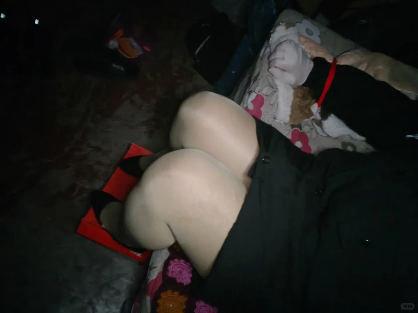 灰灰的肉丝袜也蛮好看