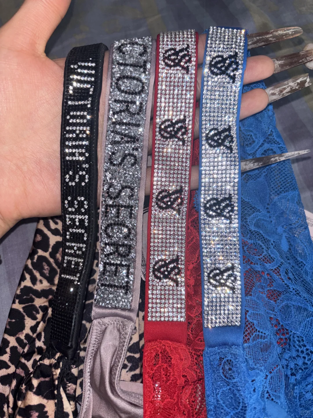 陆陆续续入的🎀维密闪钻内裤👙