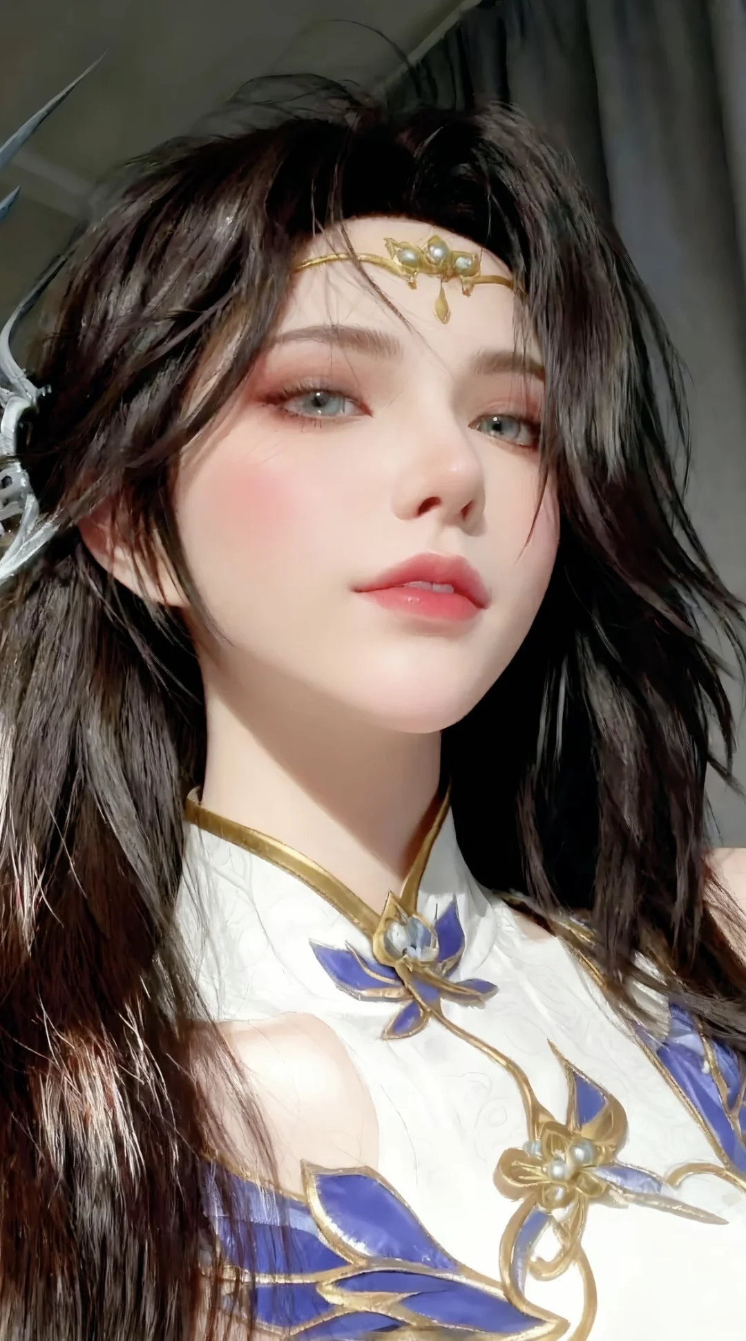 媚眼如丝风韵犹存