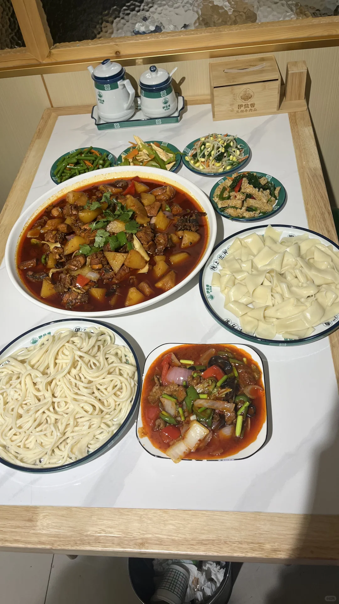 杨凌碳水党狂喜！伊兰香直接把美食搬上桌！