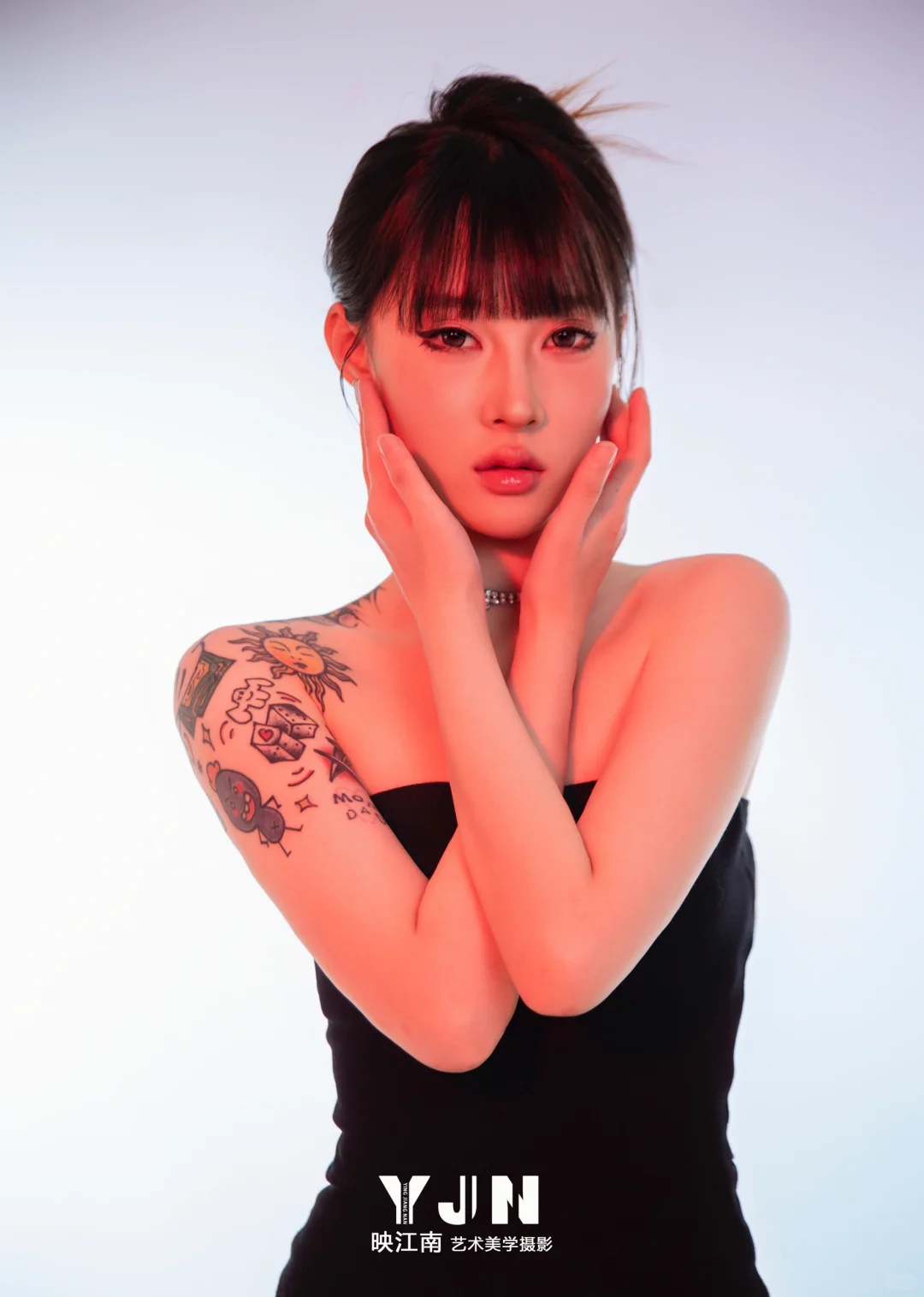 不是吧❓这么辣的御姐写真还撩不到你！？