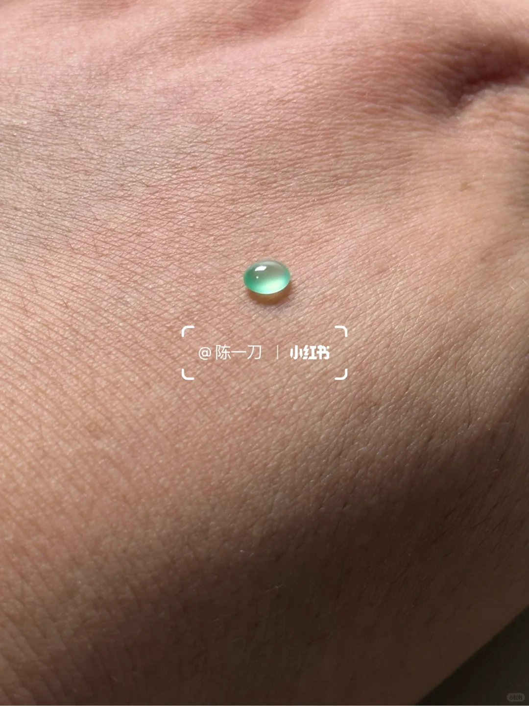 木那绿高冰小蛋面💚 小而惊艳的翡翠尤物