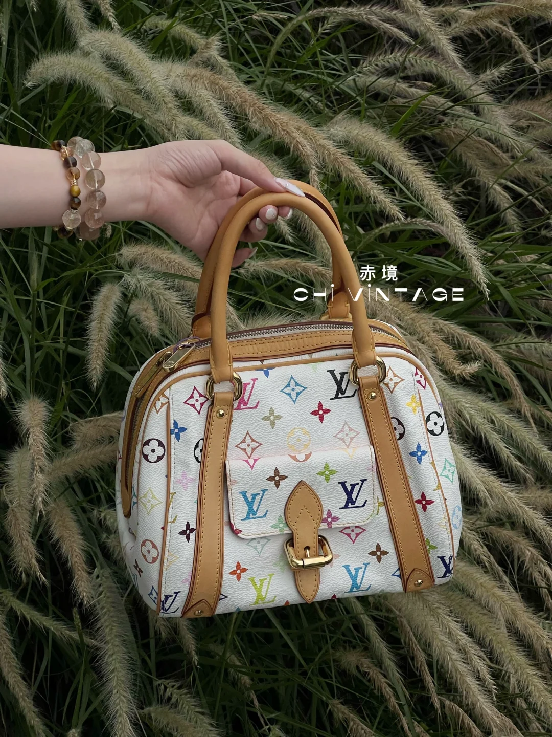 嘻嘻人间尤物LV白三彩