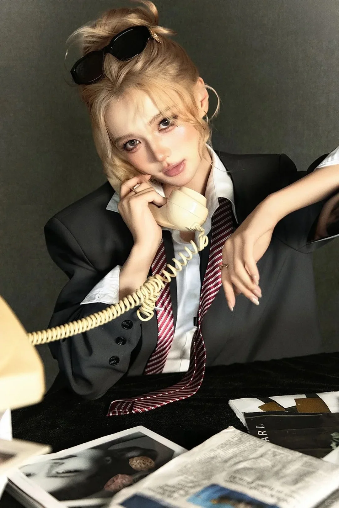 美式辣妹写真｜又拽又辣的办公室性感风💼