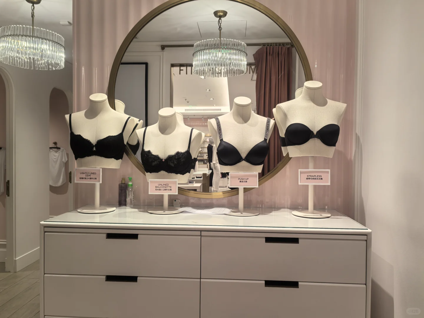 果然好看的内衣还是带颜色的