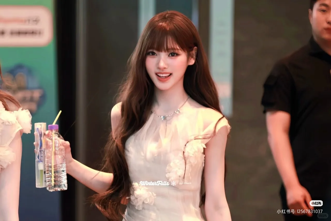 2023年我说小个子长发要到胸，现在2025年