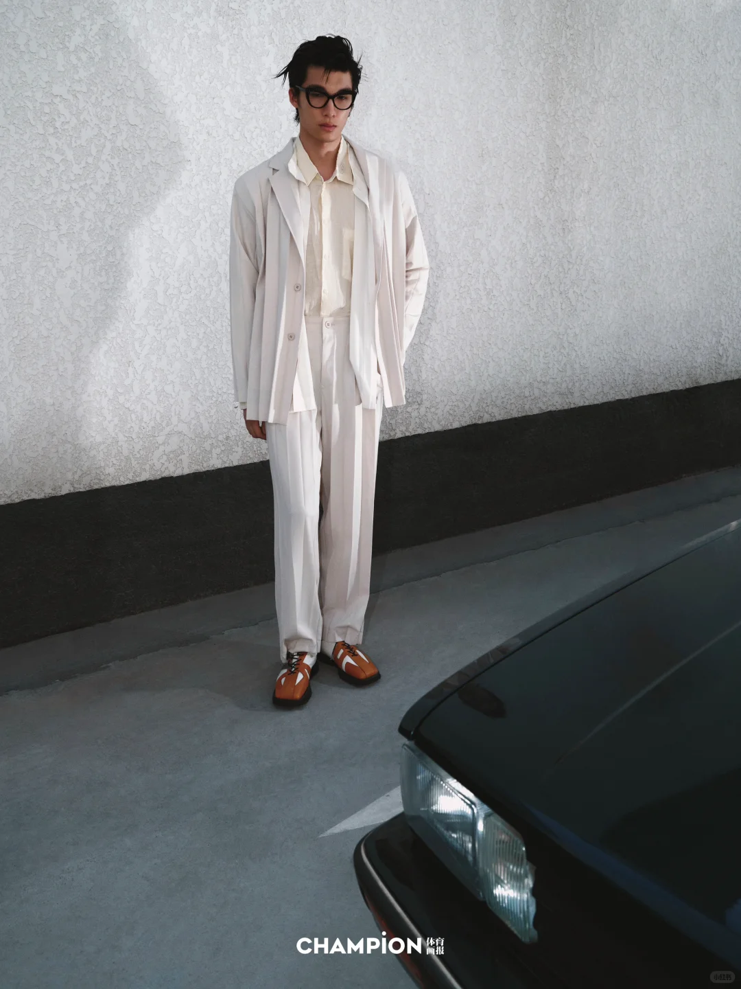 一组与车有关的时装模特片