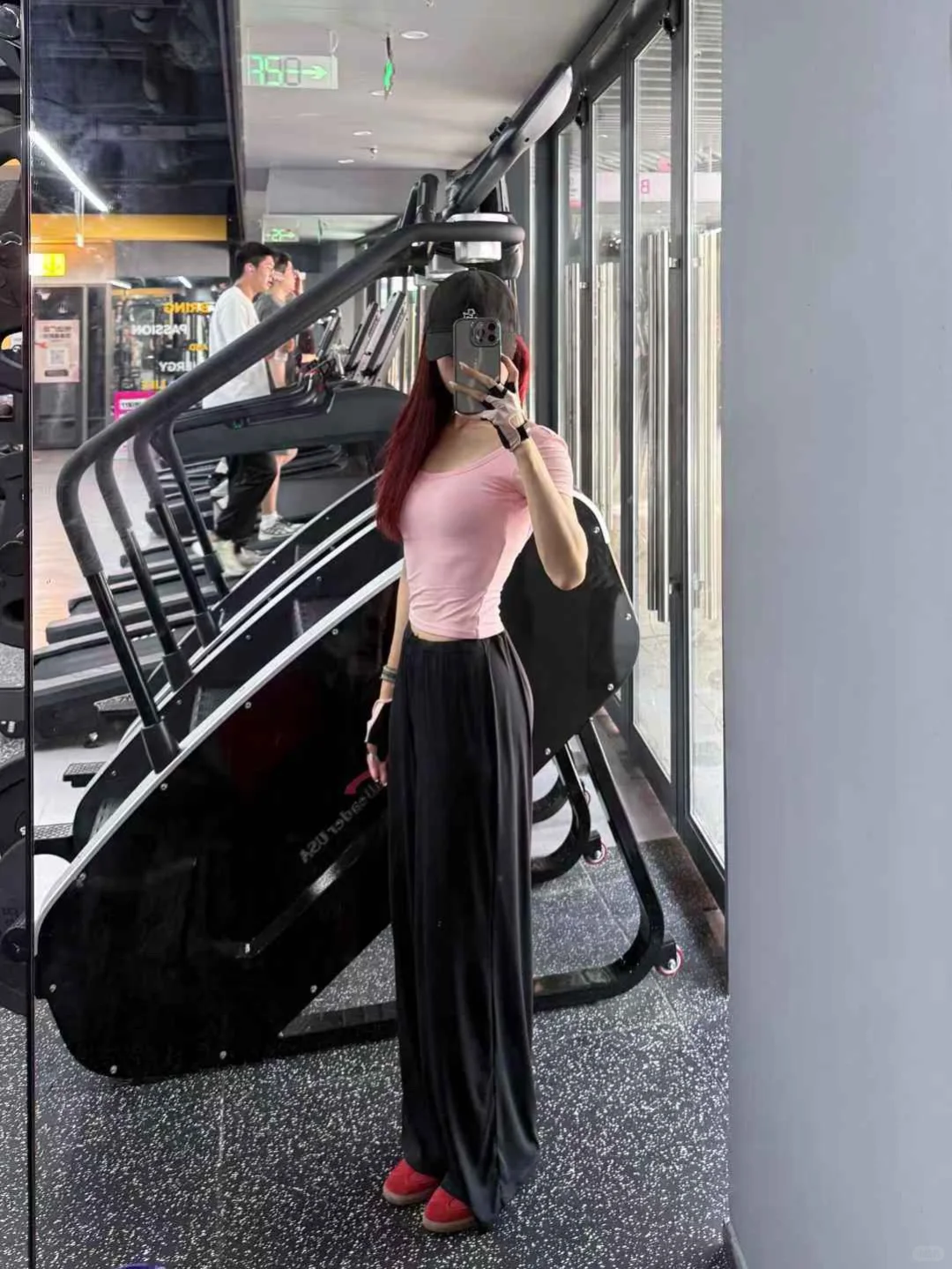 终于找到这种心仪的黑色裤子了～