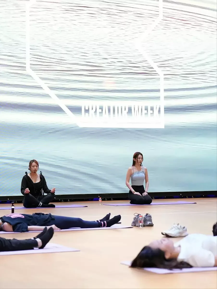 蔡洁获瑜伽导师牌 公开授课兼获设计瑜伽服