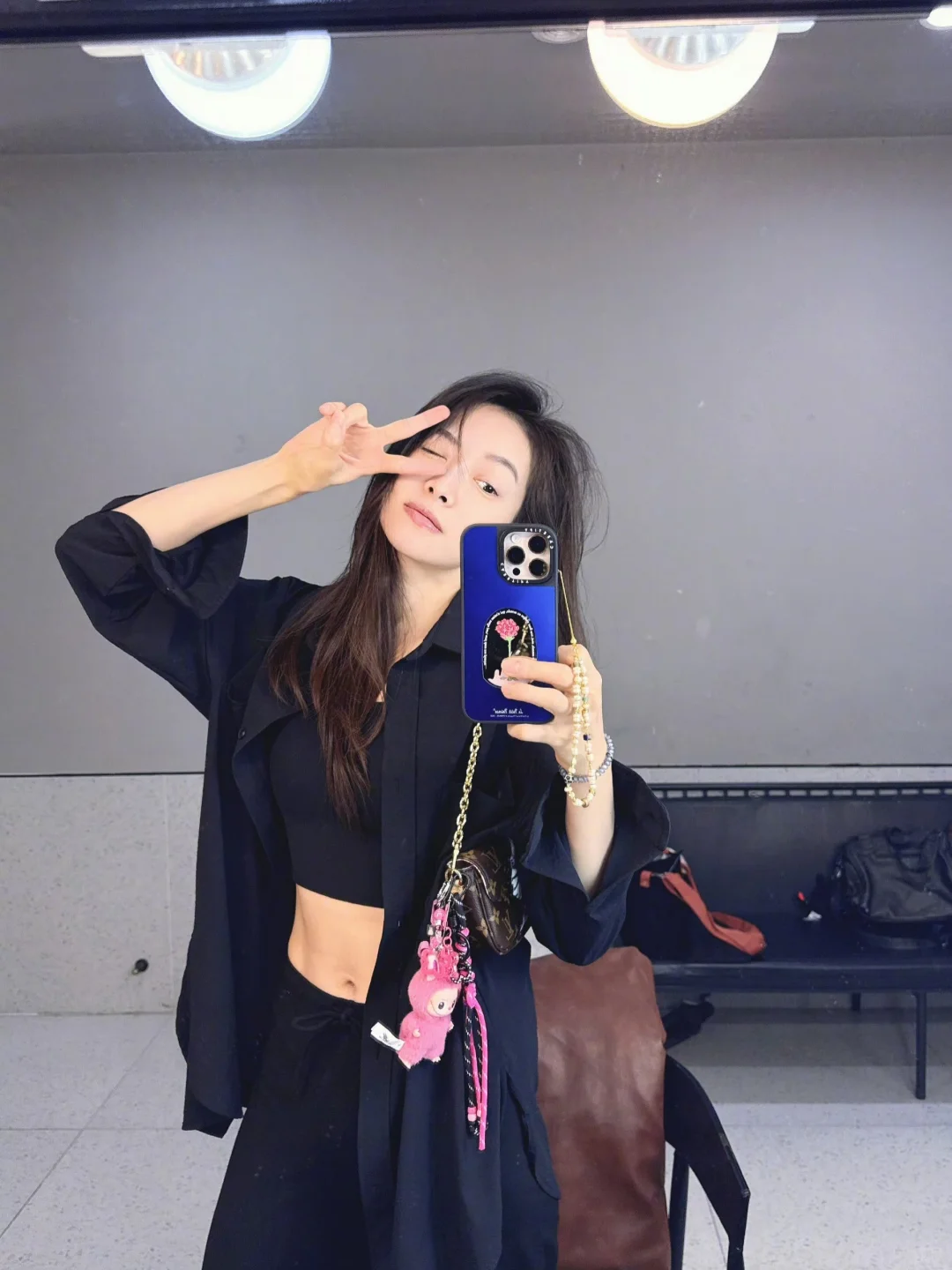 宋茜🌟穿什么都显贵 纯黑色也很高级