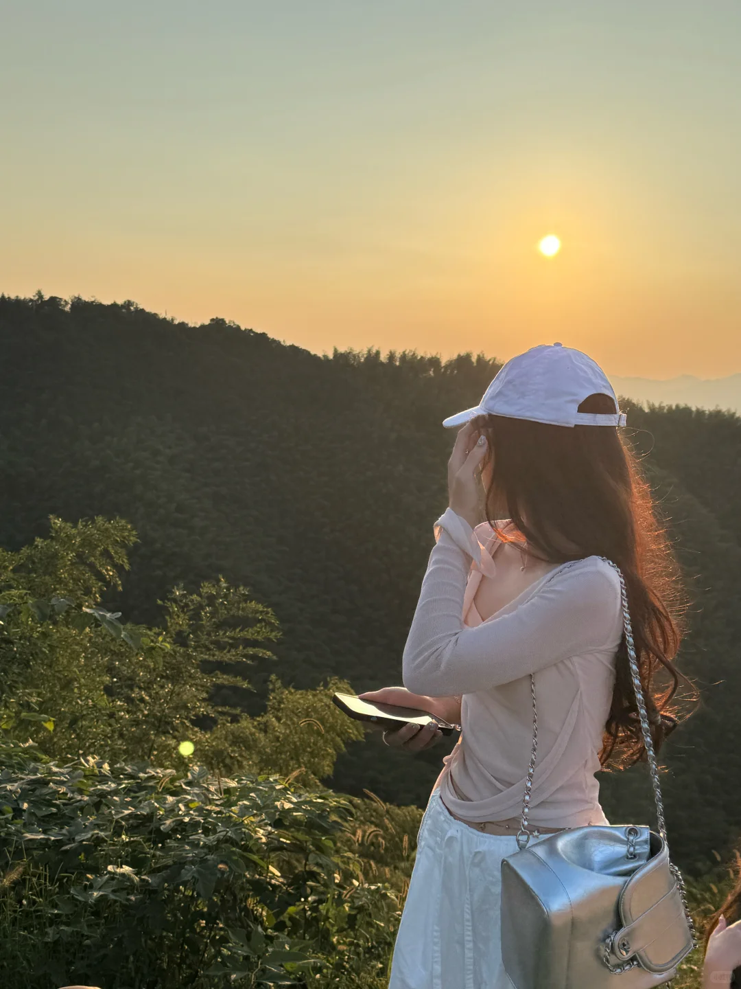 来山顶看一场橘子味的日落