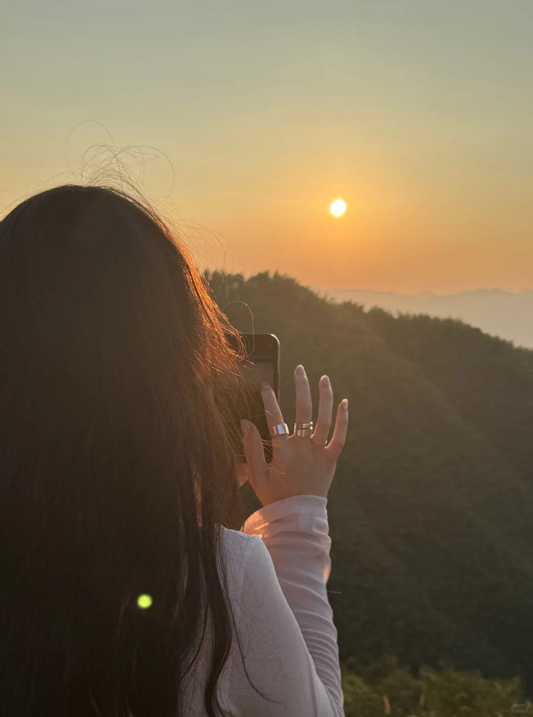 来山顶看一场橘子味的日落
