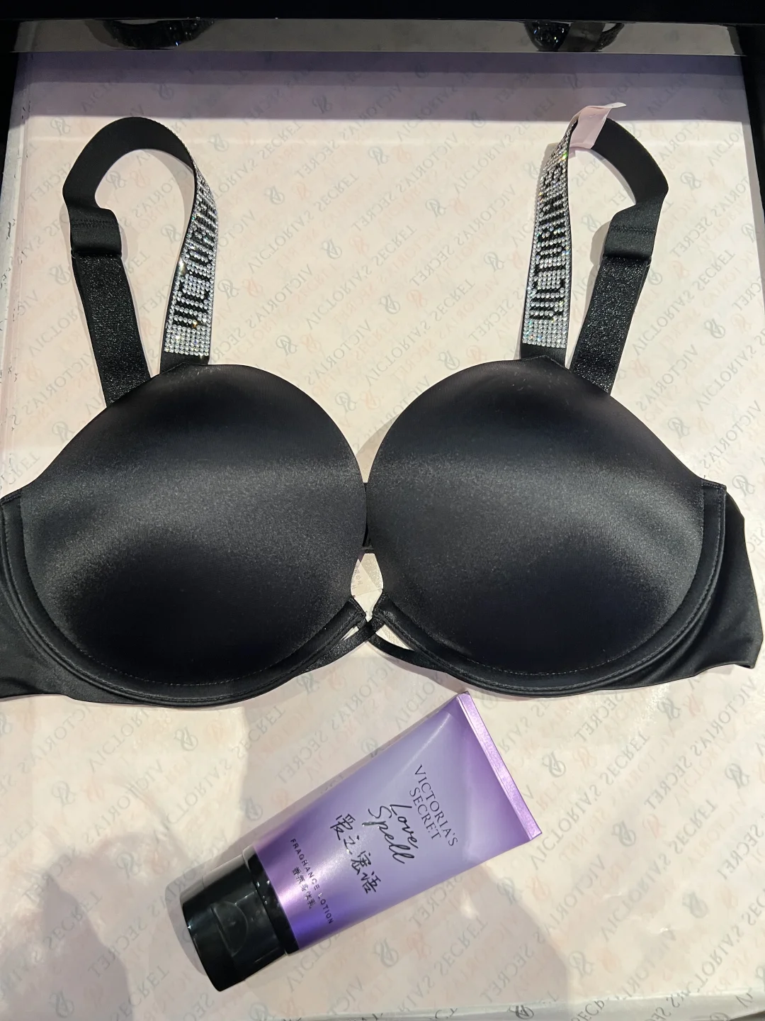 维密 断货王闪钻Logo文胸，一来就断码