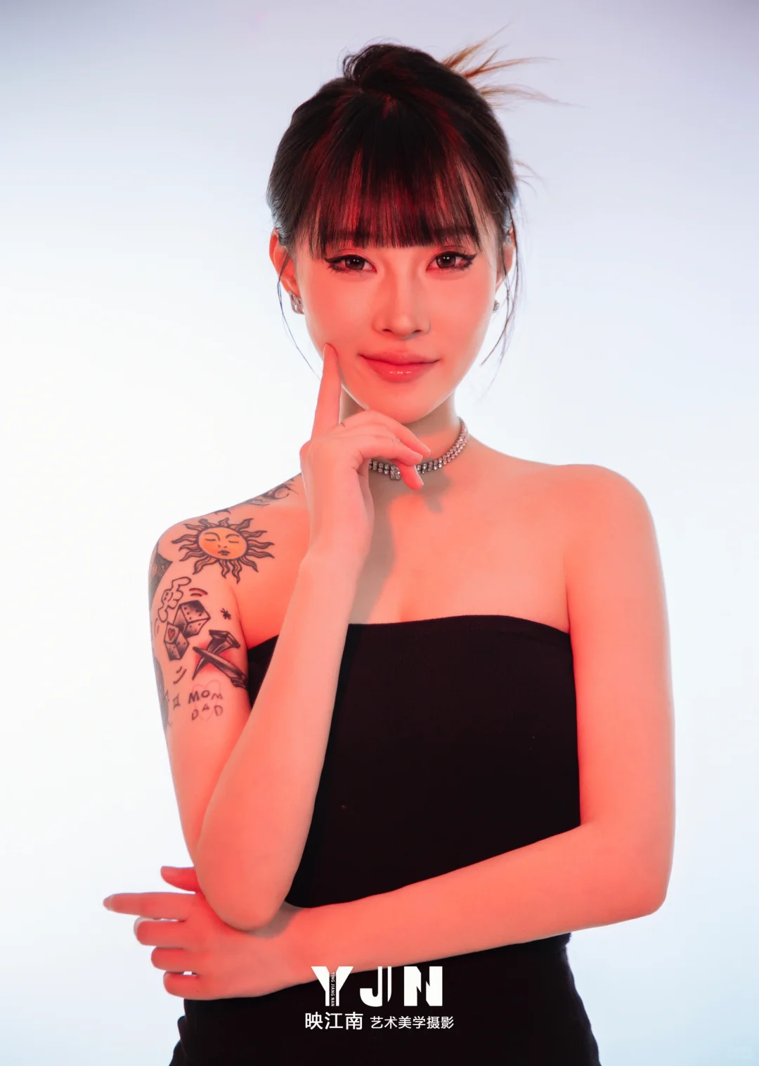 不是吧❓这么辣的御姐写真还撩不到你！？