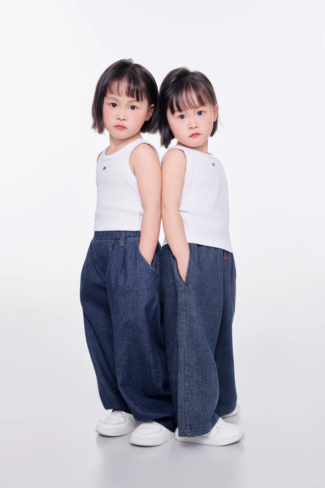 模卡新鲜出炉 姐妹俩怎么不笑呢好严肃😆😆