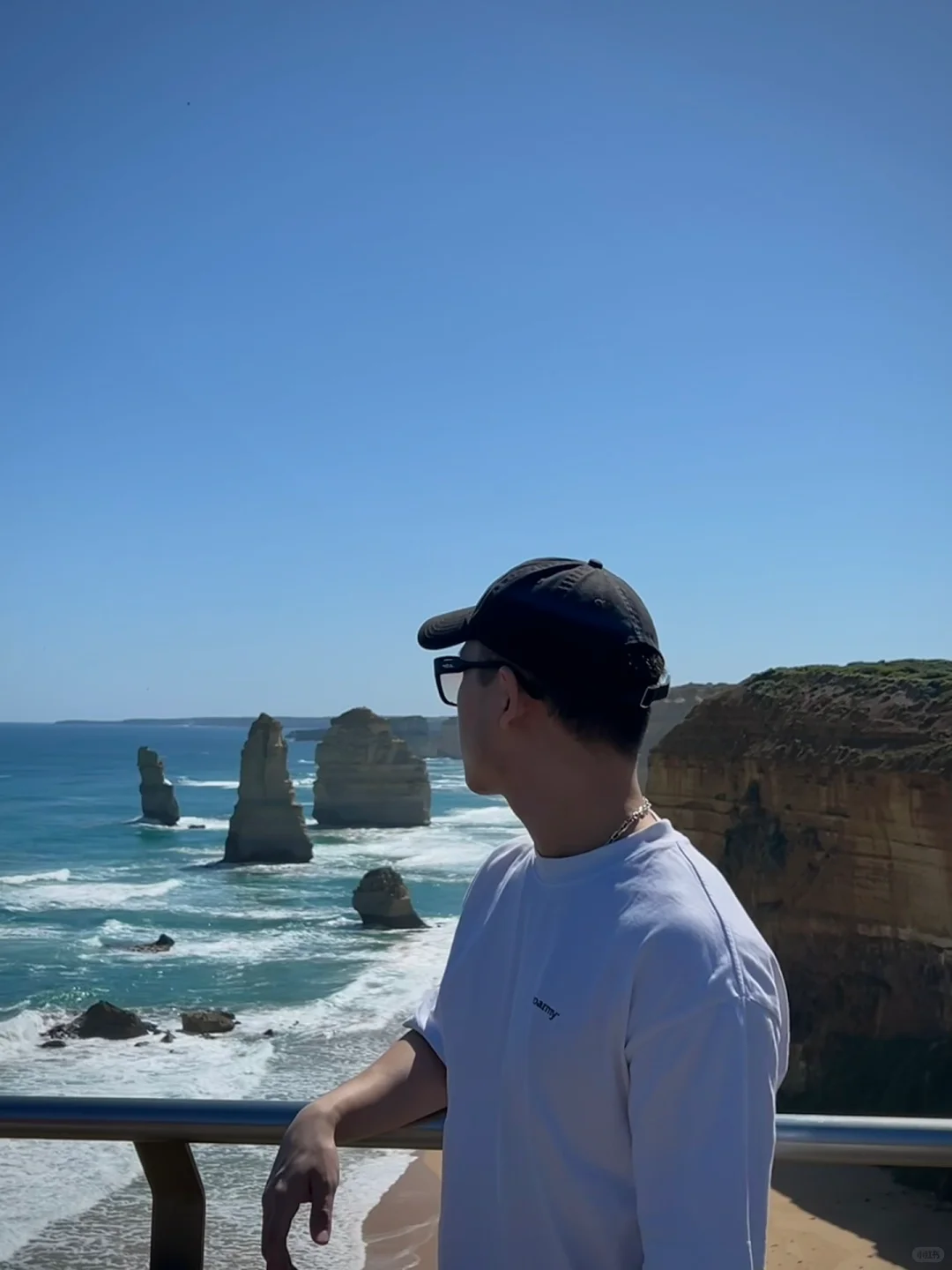 三十岁了还在搞擦边，没出息