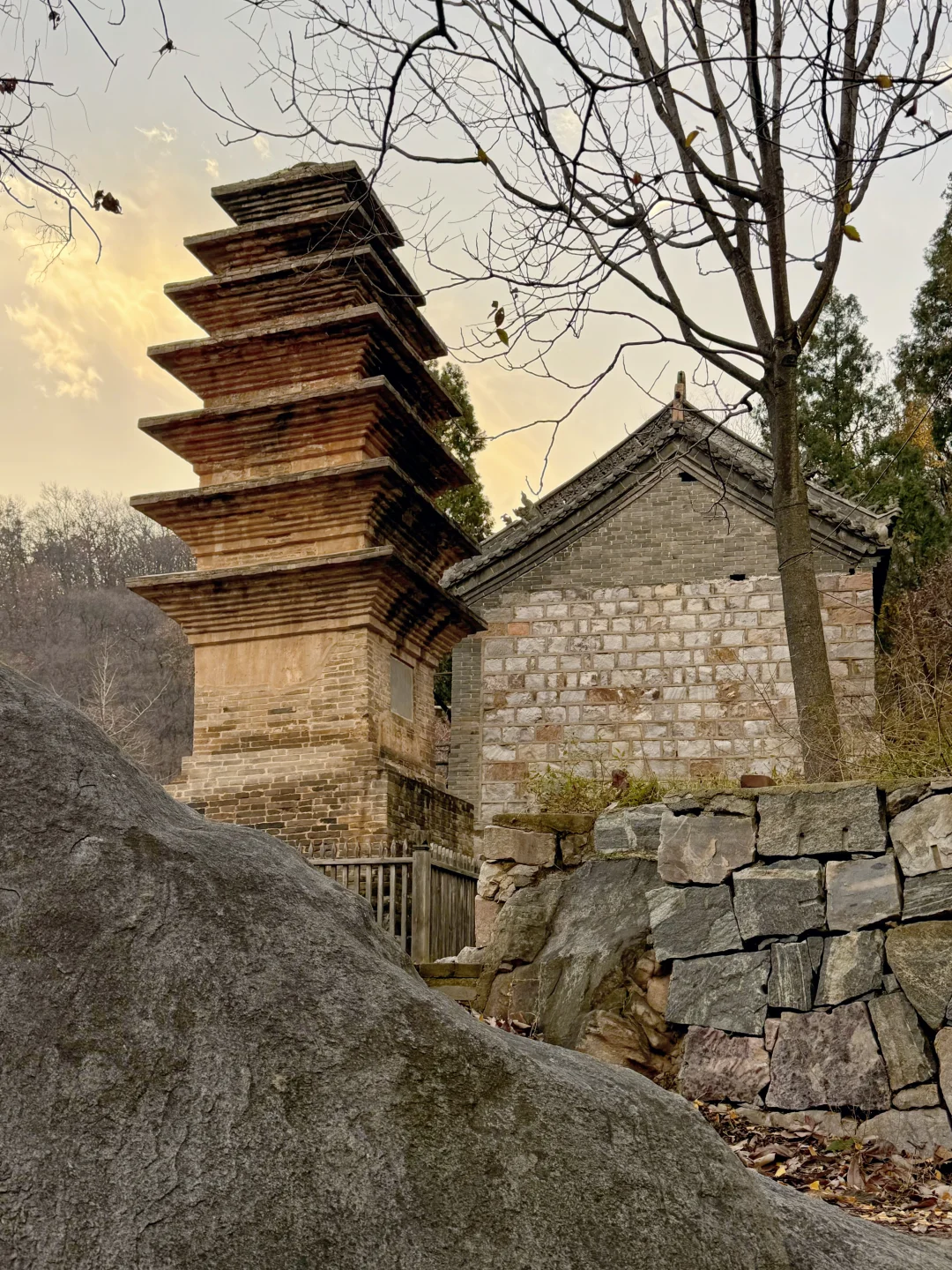 嵩山最小众的国保三祖庵，今日秋色正撩人