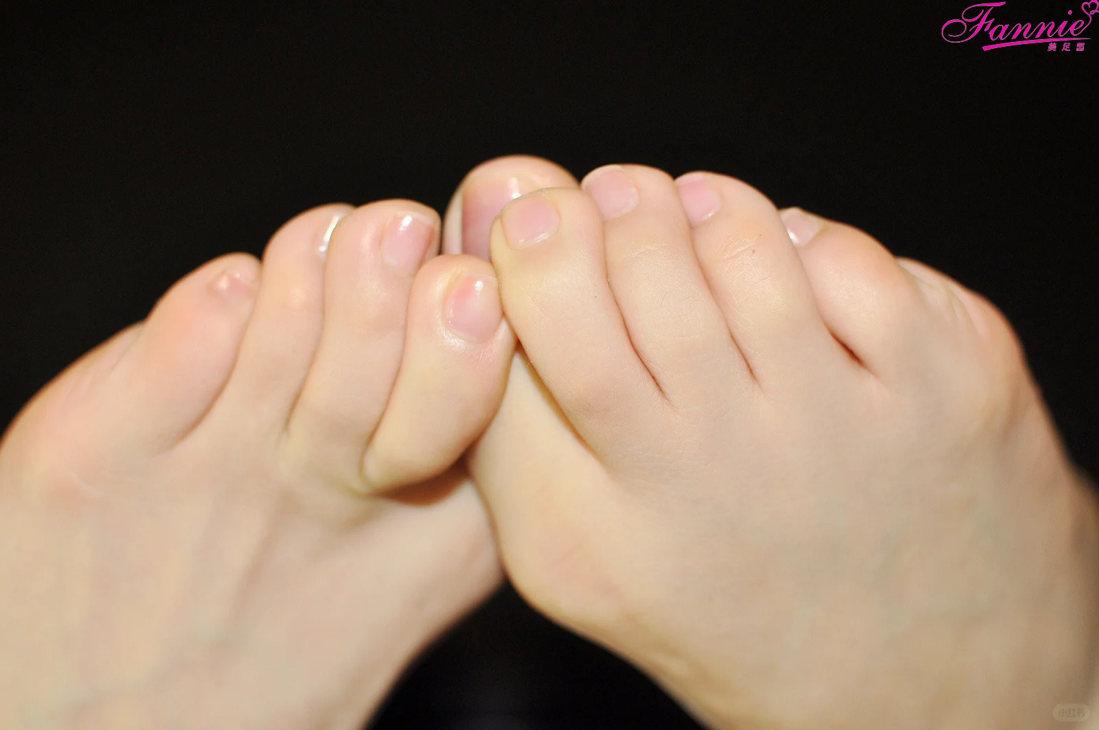 裸足脚趾素甲