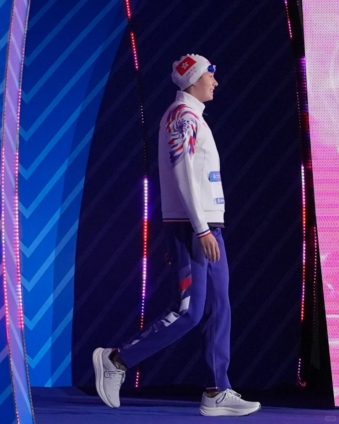 港姐何诗蓓200自夺冠后更新ig🥇