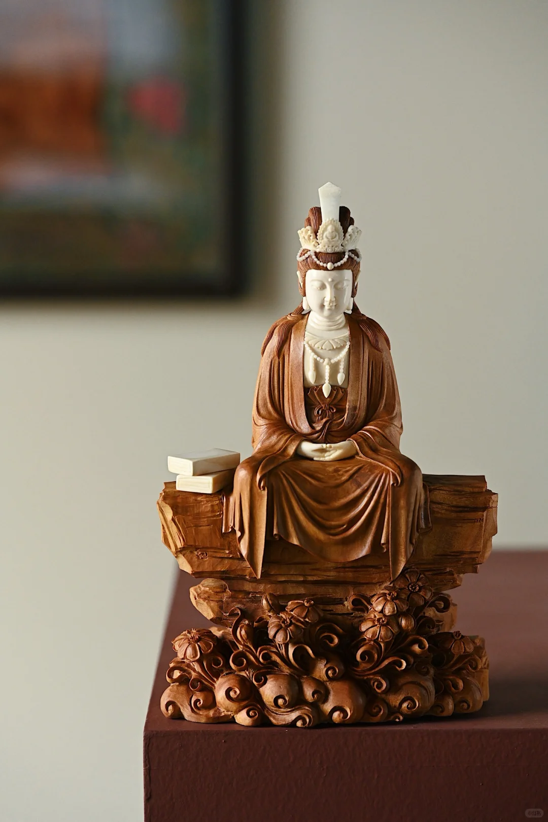 老山檀雕出慈悲相｜连衣纹都藏着经文